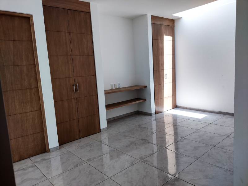 EN VENTA CASA AMPLIA EN EL REFUGIO, QUERETARO