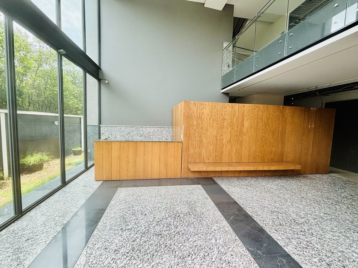 Venta/Renta Edificio con Uso de Suelo para oficinas en Lomas Altas, M. Hidalgo