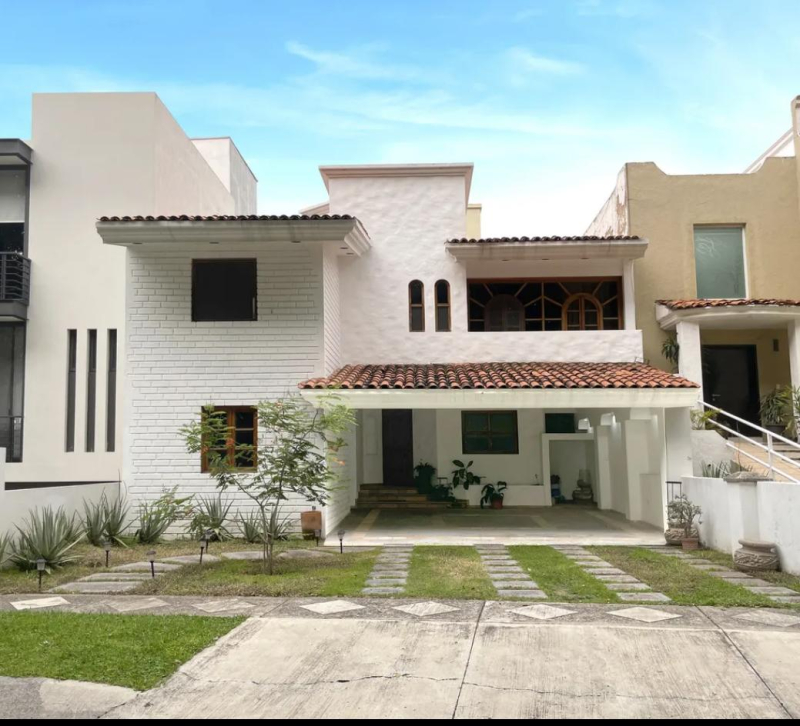 SE VENDE CASA EN COUNTRY CLUB 