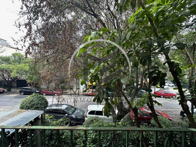 Casa en venta en esquina en Col. Del Valle 