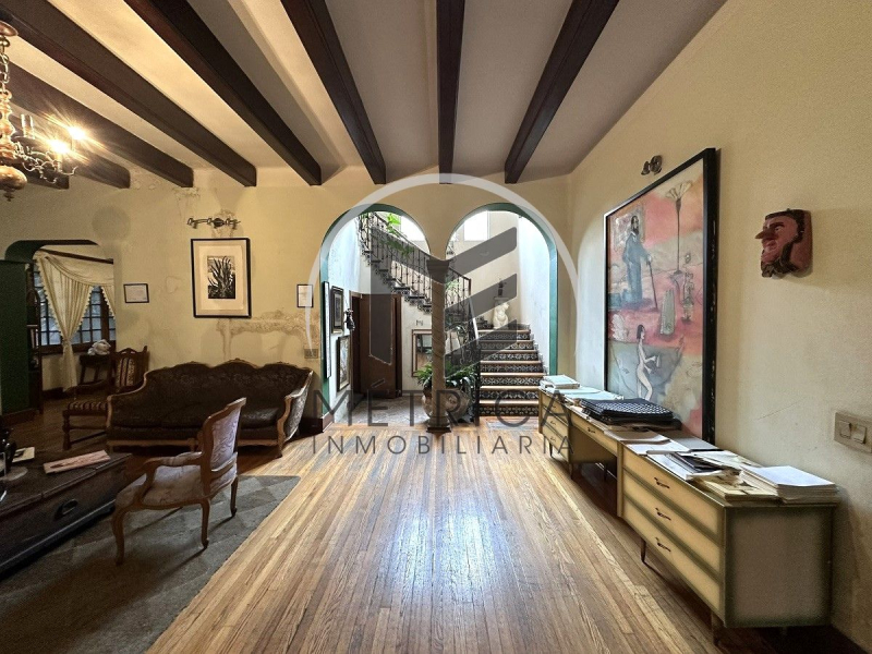 Casa en venta en esquina en Col. Del Valle 