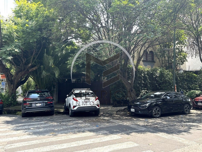 Casa en venta en esquina en Col. Del Valle 
