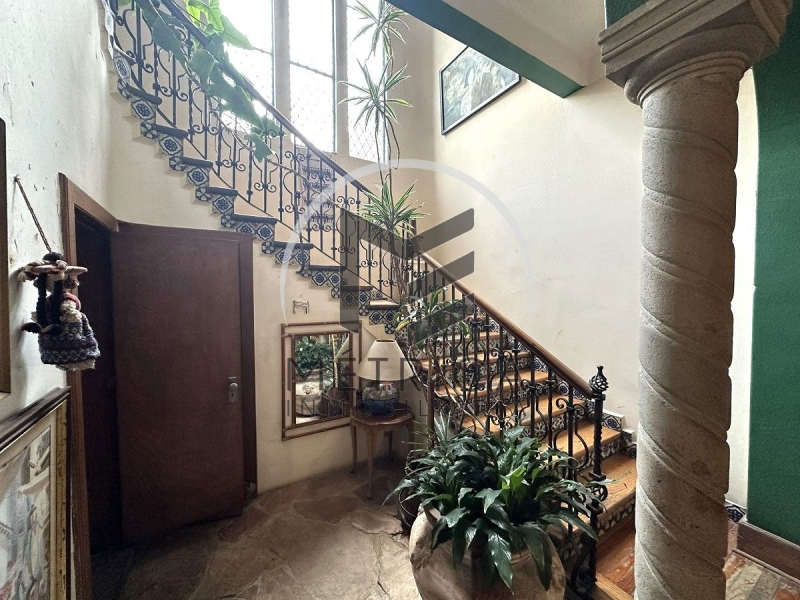 Casa en venta en esquina en Col. Del Valle 