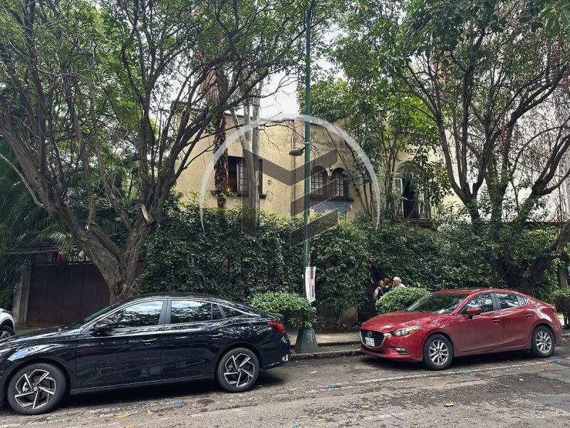 Casa en venta en esquina en Col. Del Valle 