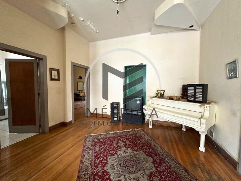 Casa en venta en esquina en Col. Del Valle 