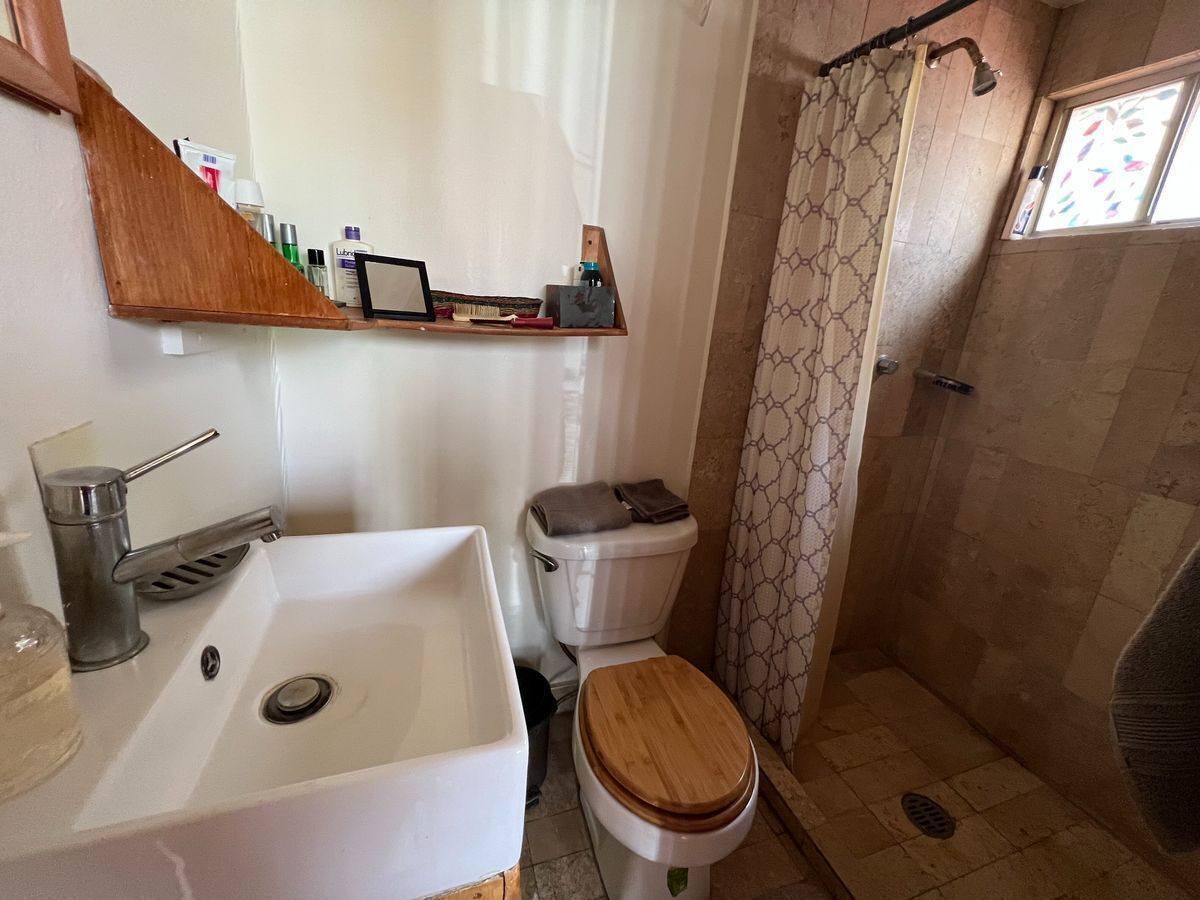 Venta casa en Lomas del Sol con doble vigilancia