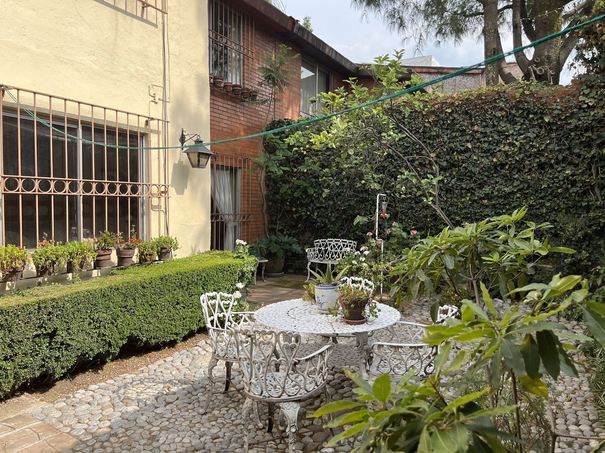 Venta casa en Lomas del Sol con doble vigilancia