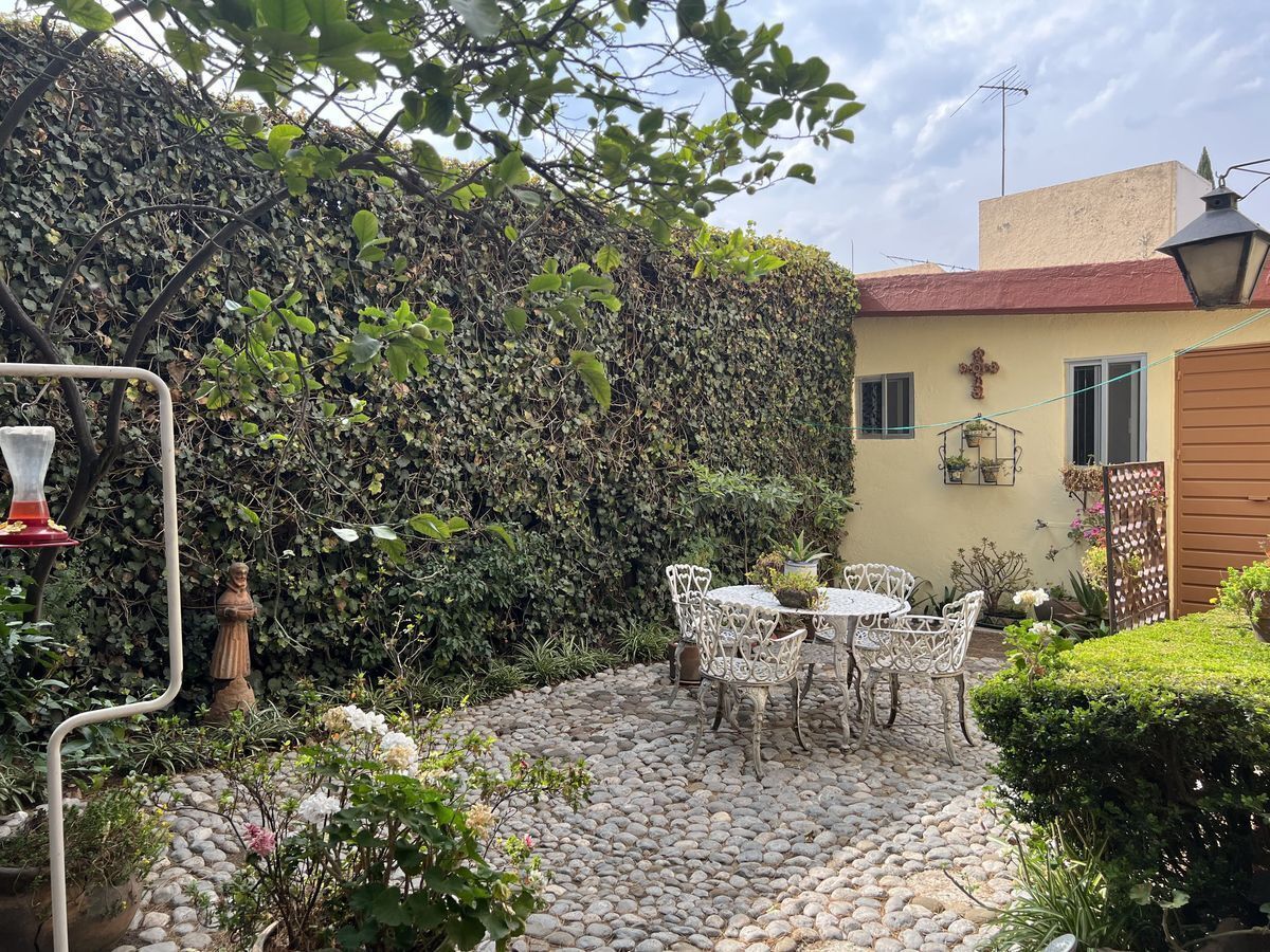 Venta casa en Lomas del Sol con doble vigilancia