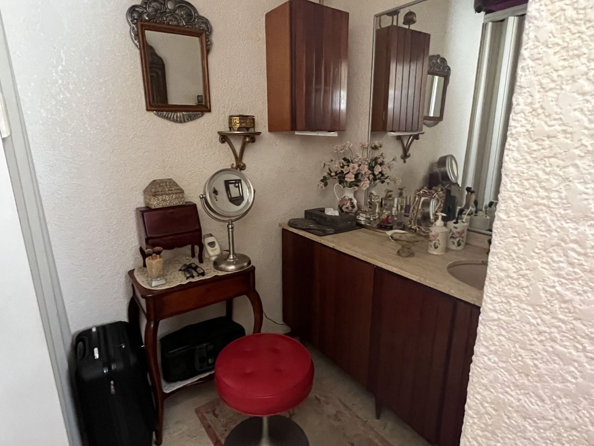 Venta casa en Lomas del Sol con doble vigilancia