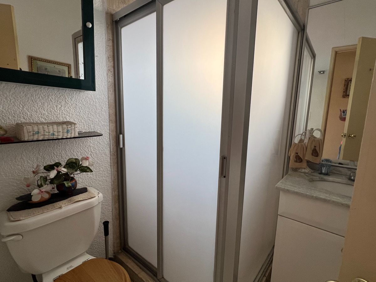 Venta casa en Lomas del Sol con doble vigilancia