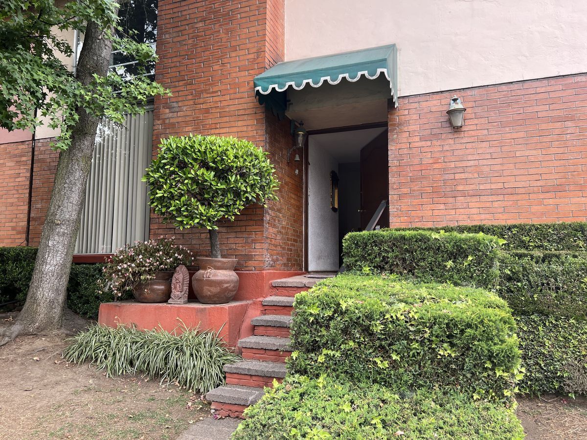 Venta casa en Lomas del Sol con doble vigilancia