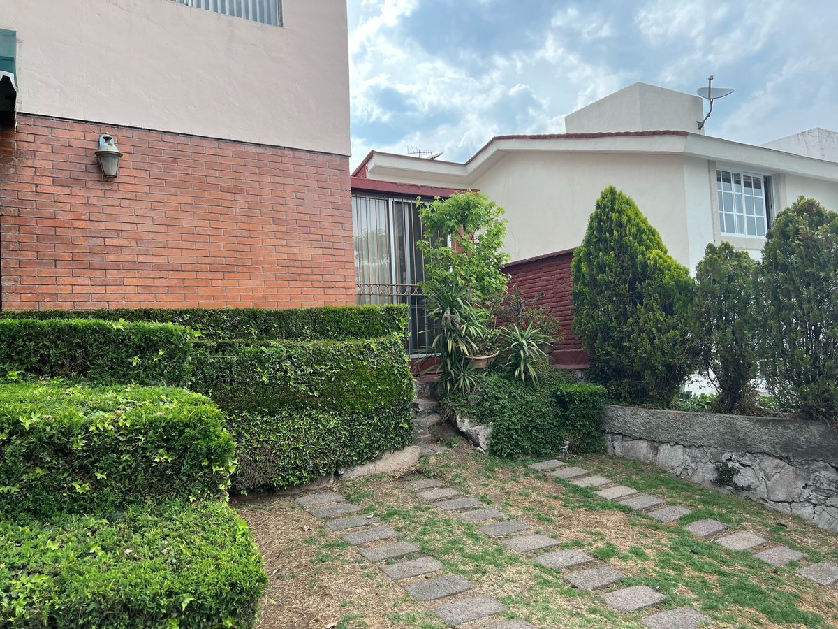 Venta casa en Lomas del Sol con doble vigilancia