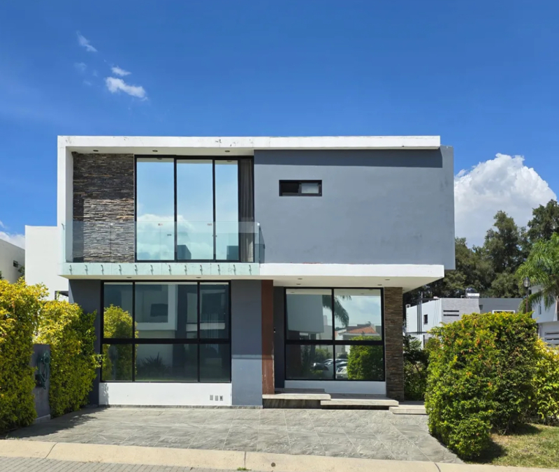 SE VENDE CASA EN CASA FUERTE 
