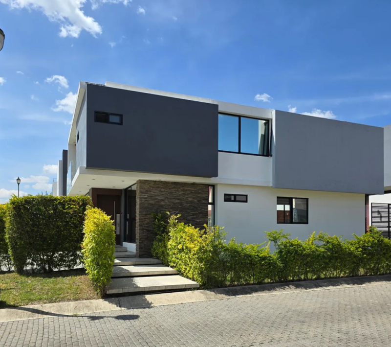 SE VENDE CASA EN CASA FUERTE 