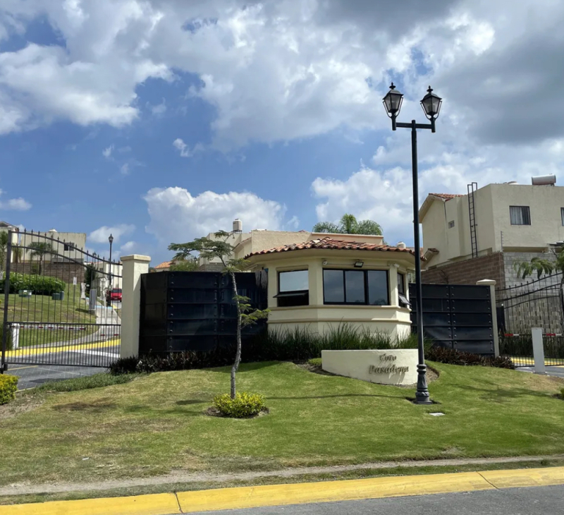 Se vende casa en Alta California