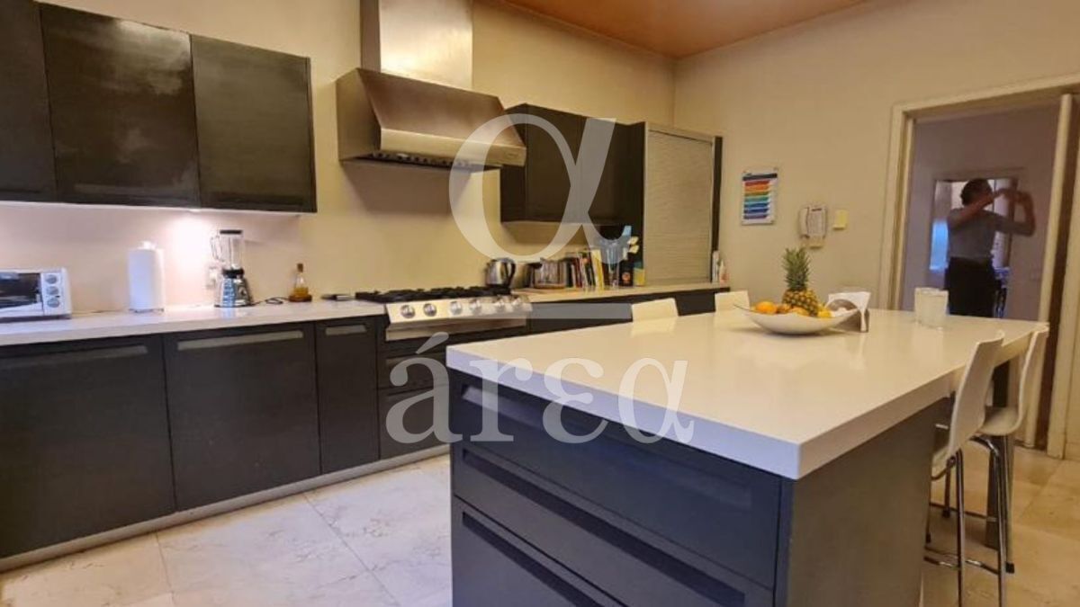 residencia con alberca en lomas de chapultepec en venta