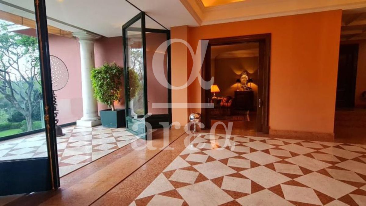 residencia con alberca en lomas de chapultepec en venta
