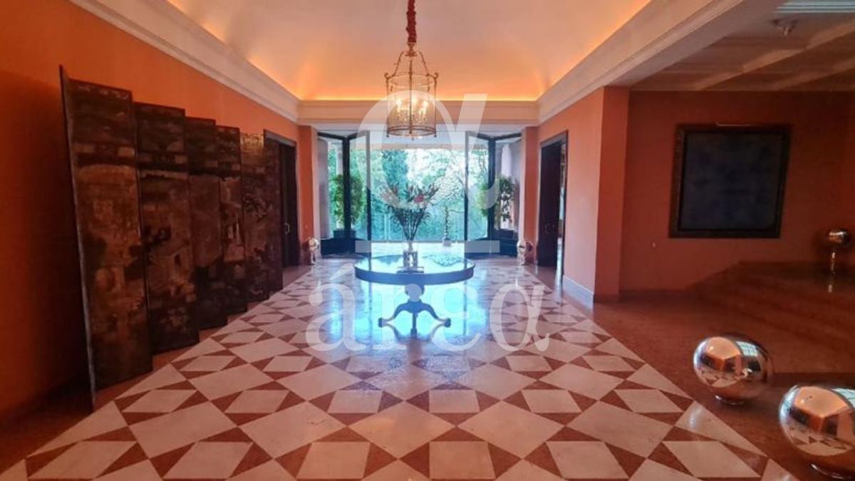 residencia con alberca en lomas de chapultepec en venta