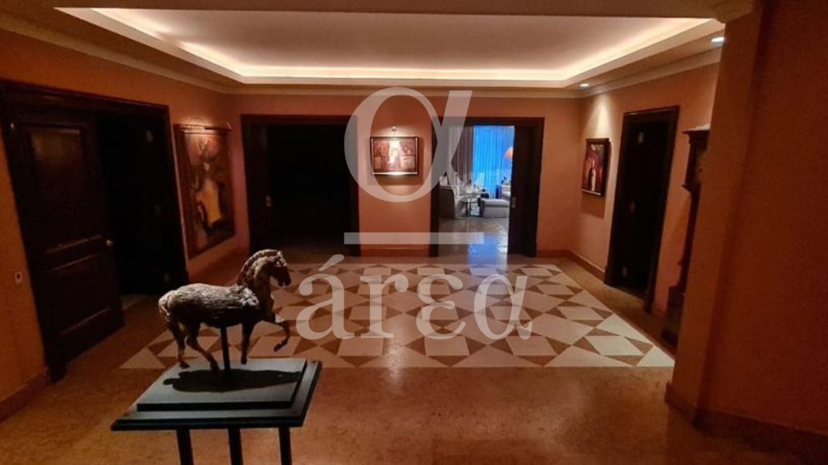 residencia con alberca en lomas de chapultepec en venta