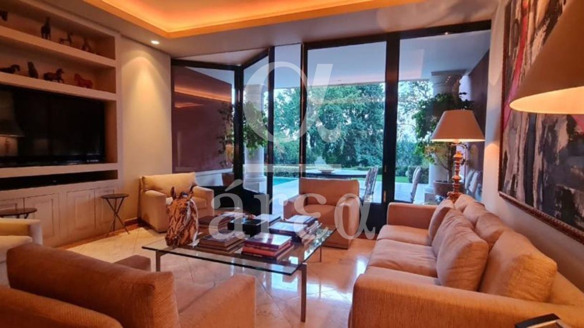 residencia con alberca en lomas de chapultepec en venta