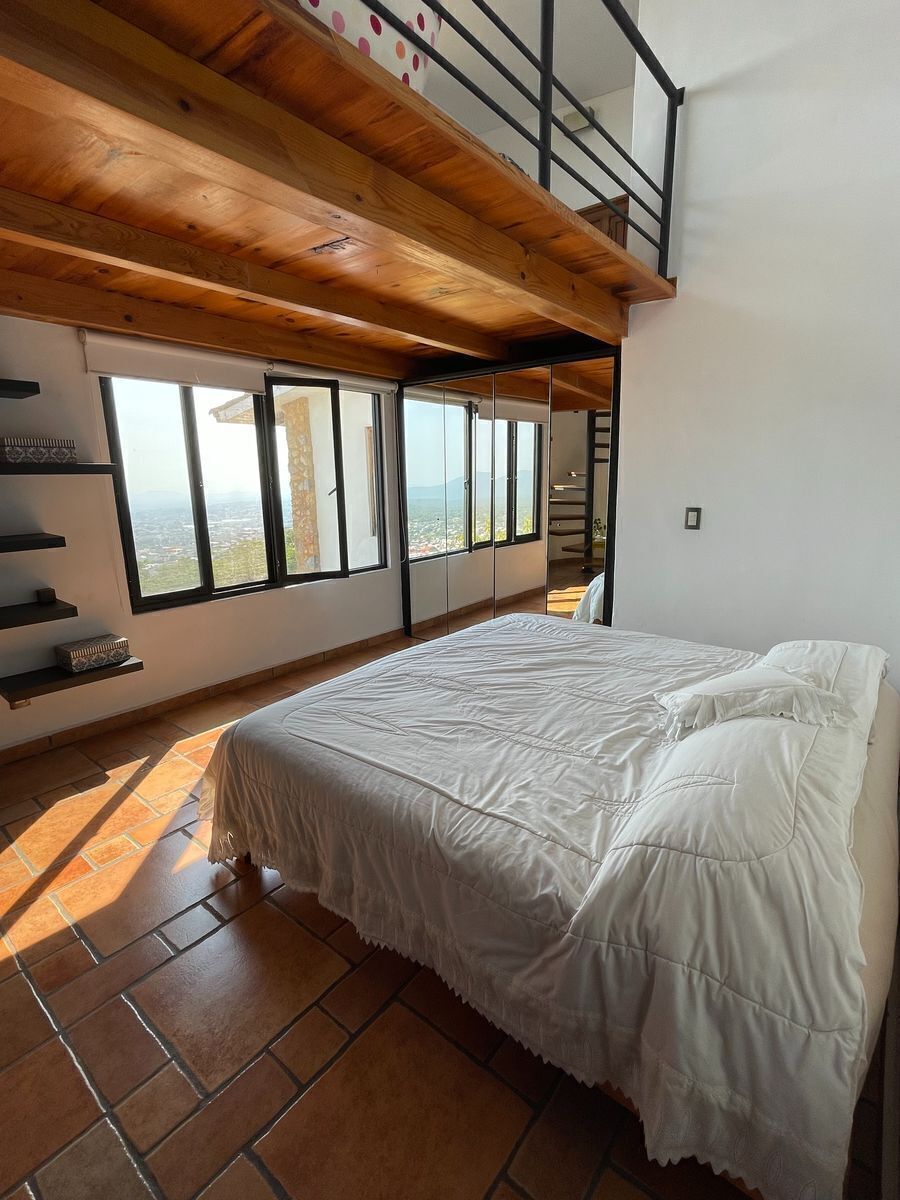 OPORTUNIDAD! Preciosa Villa Toscana en Venta en Cuernavaca