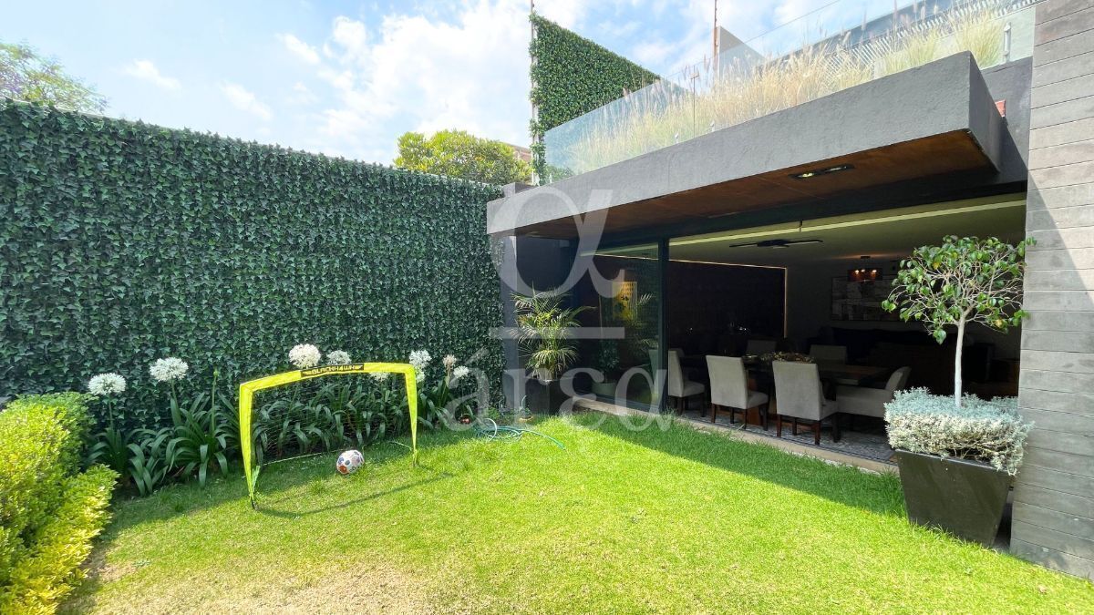 Moderna Casa en Venta cerca de Monte Líbano - en Lomas de Tecamachalco
