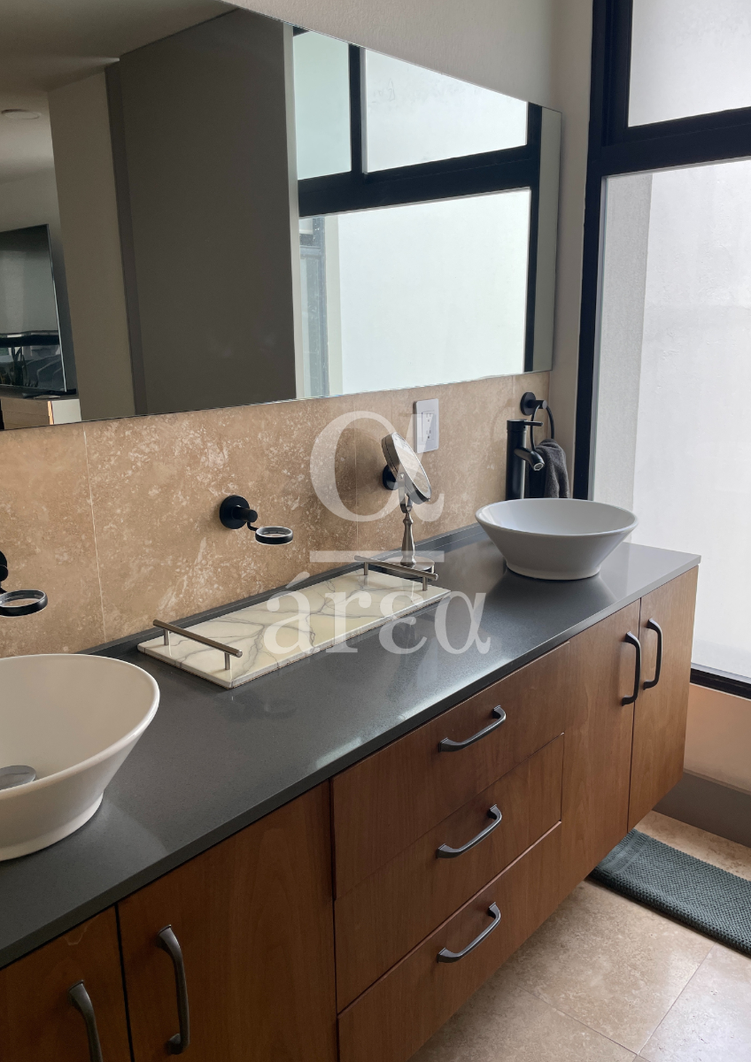 Moderna Casa en Venta cerca de Monte Líbano - en Lomas de Tecamachalco