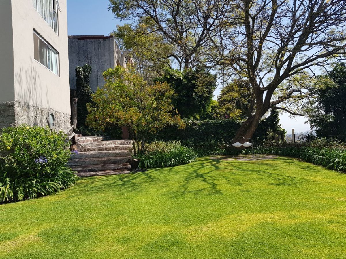 Casa Remodelada en Fraccionamiento de Lomas de Santa Fé en Venta