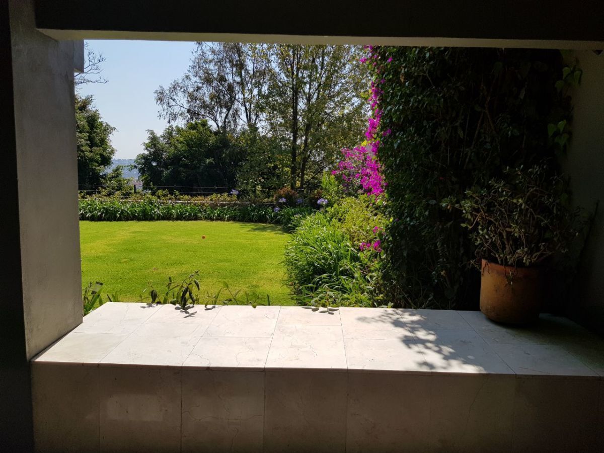 Casa Remodelada en Fraccionamiento de Lomas de Santa Fé en Venta