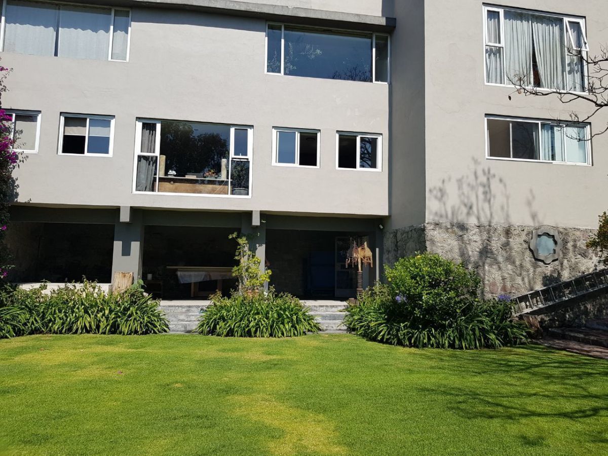 Casa Remodelada en Fraccionamiento de Lomas de Santa Fé en Venta