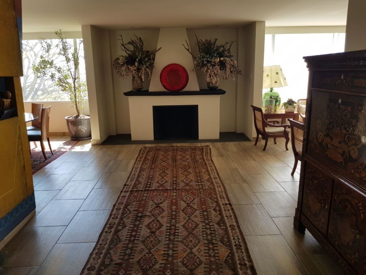 Casa Remodelada en Fraccionamiento de Lomas de Santa Fé en Venta