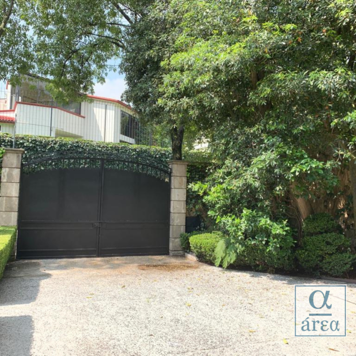 Residencia en Renta y/o Venta en Bosque de las Lomas