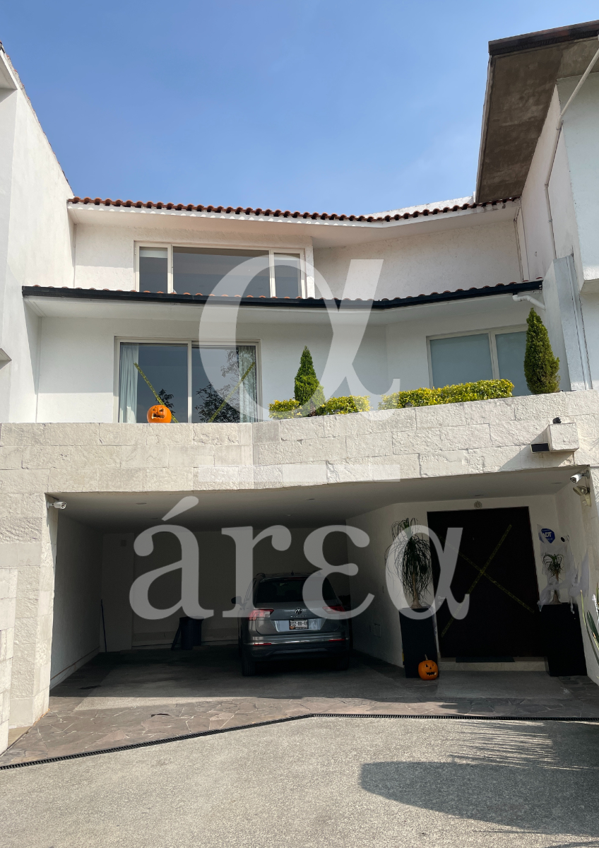 Casa en Condominio Horizontal Lomas de las Palmas en Renta y Venta