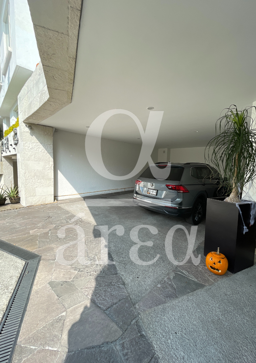 Casa en Condominio Horizontal Lomas de las Palmas en Renta y Venta