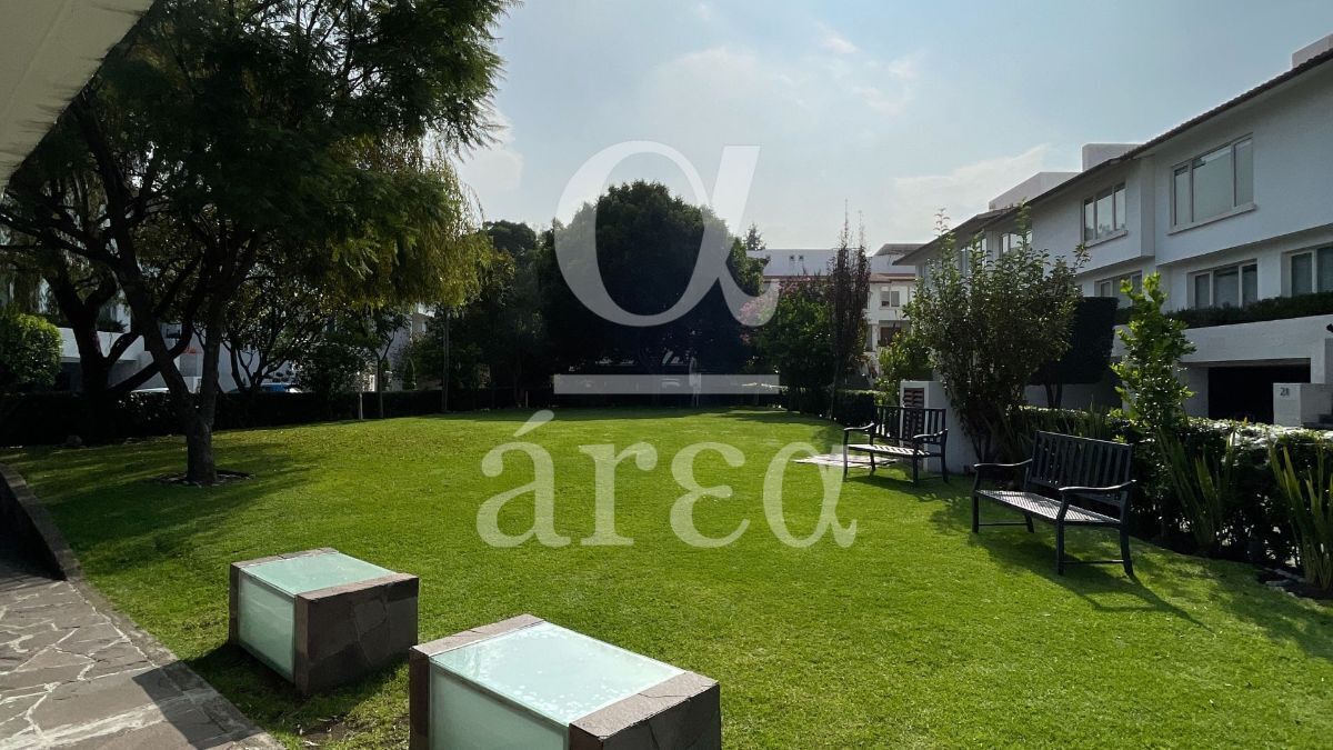 Casa en Condominio Horizontal Lomas de las Palmas en Renta y Venta