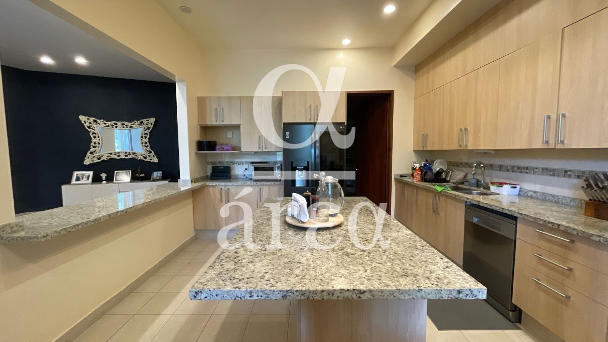 Casa en Condominio Horizontal Lomas de las Palmas en Renta y Venta