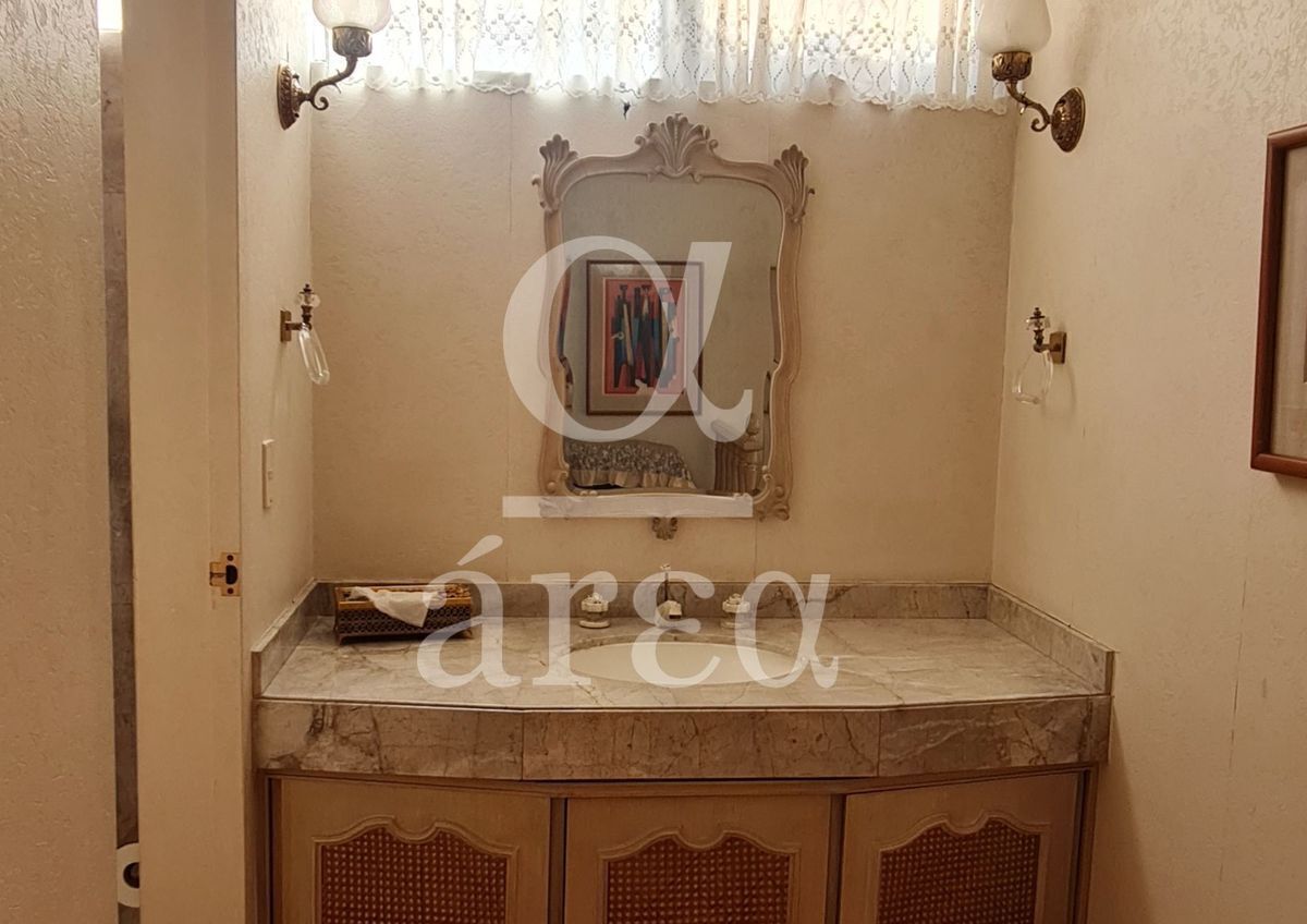 Residencia en Virreyes en Venta