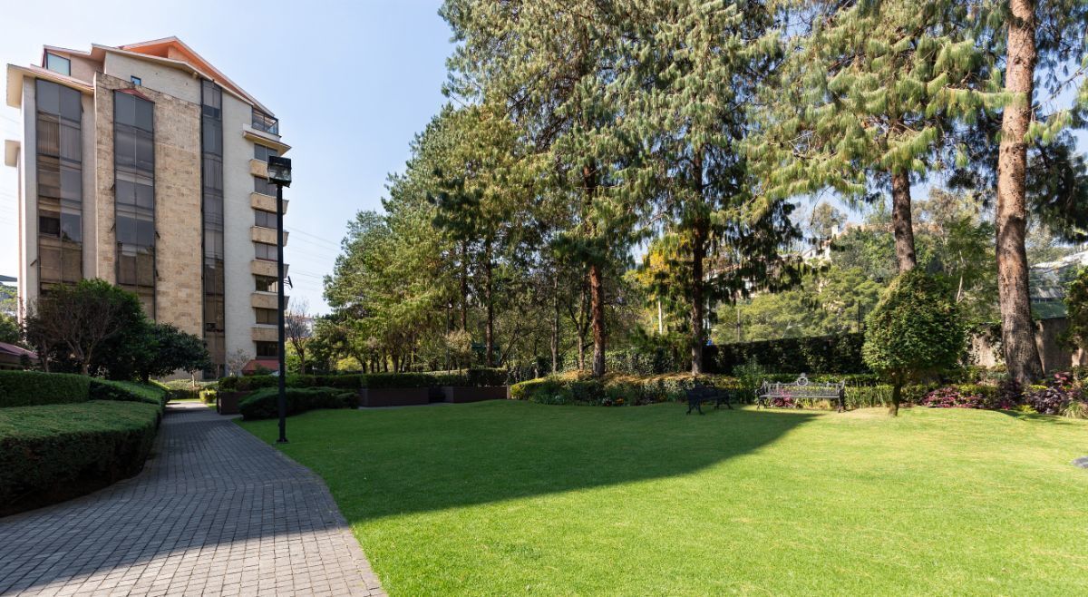 Moderno Garden House en Venta en  Bosques de las Lomas (Intersol)