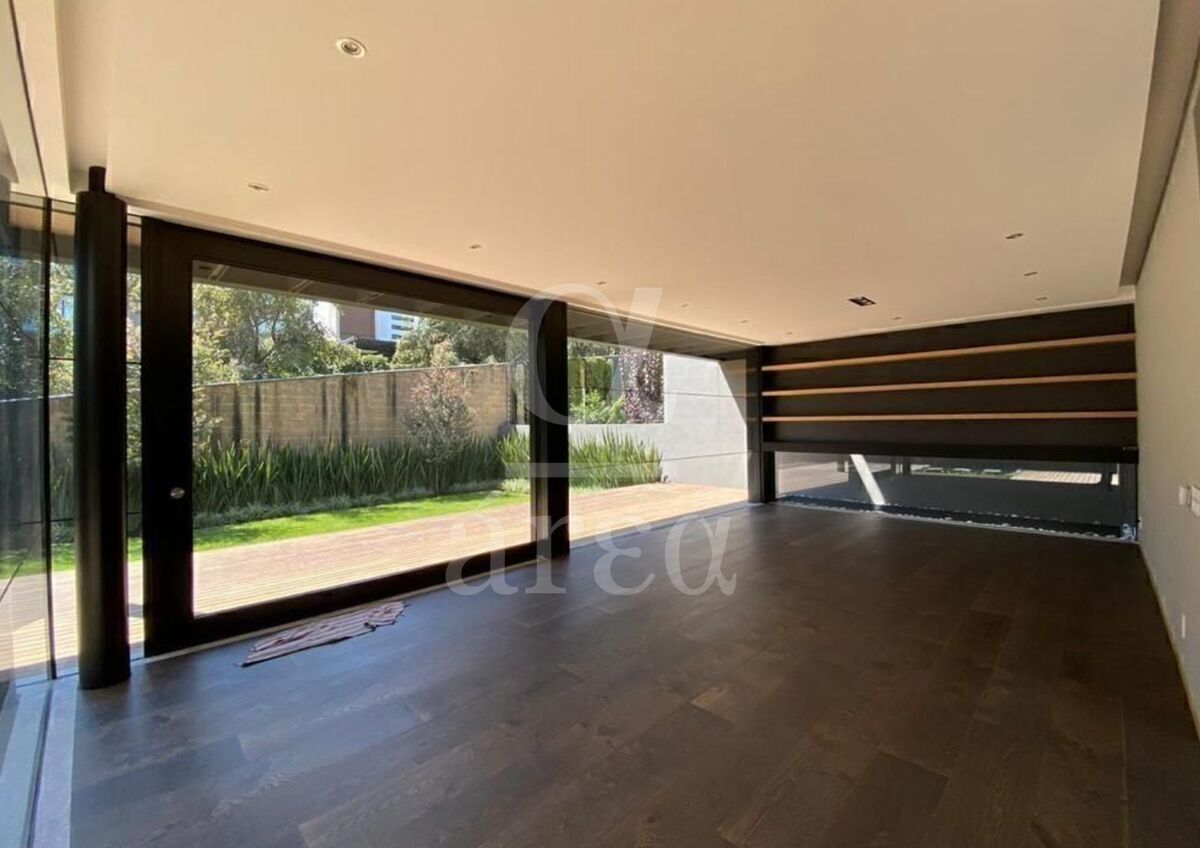 Moderna Residencia en Venta en Cumbres de Santa Fé