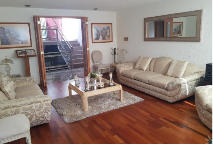 Casa para INVERSIONISTAS de 5 niveles en Venta en Lomas de Tecamachalco