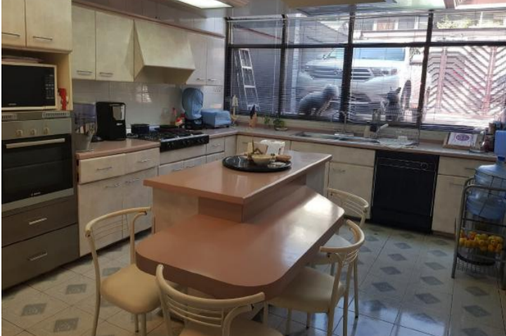 Casa para INVERSIONISTAS de 5 niveles en Venta en Lomas de Tecamachalco
