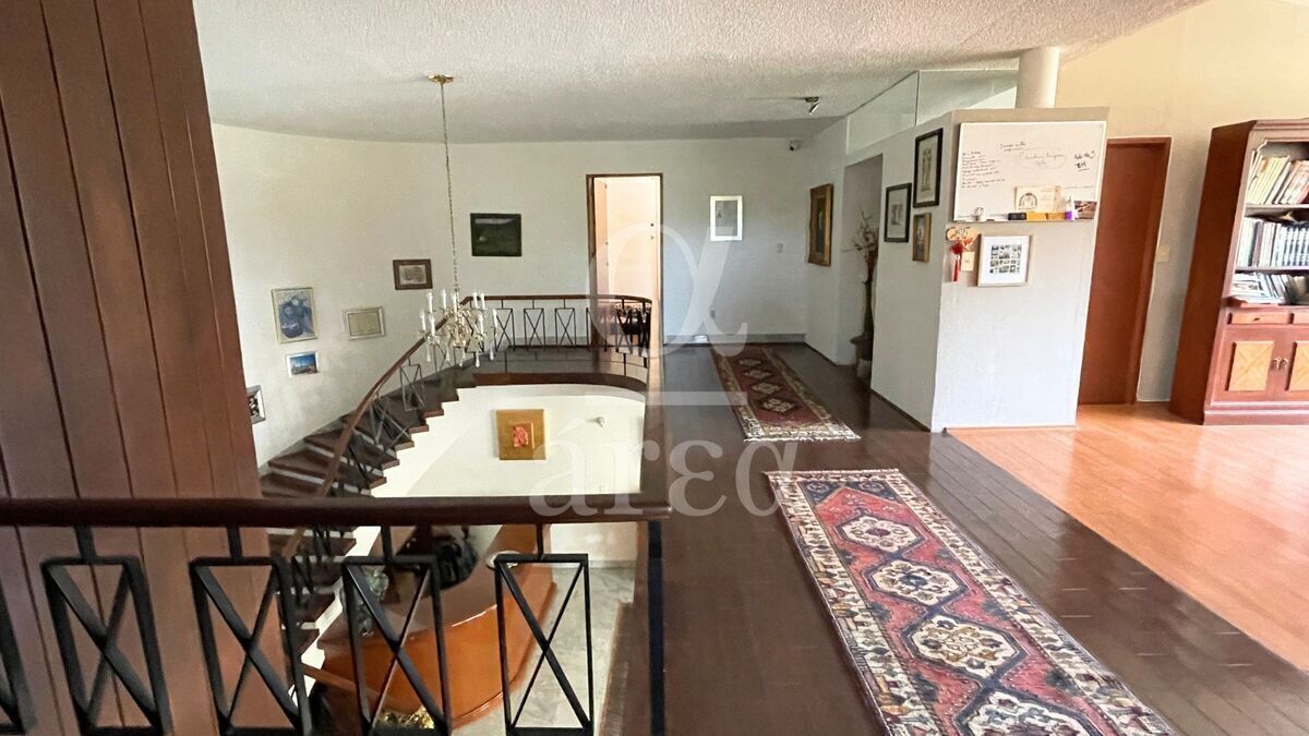 OPORTUNIDAD! Casa para remodelar en esquina dentro del Triángulo Dorado