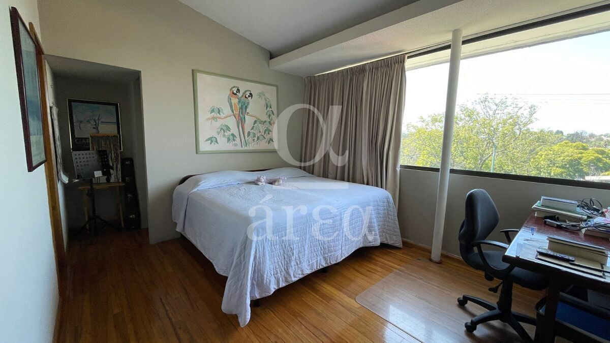 OPORTUNIDAD! Casa para remodelar en esquina dentro del Triángulo Dorado
