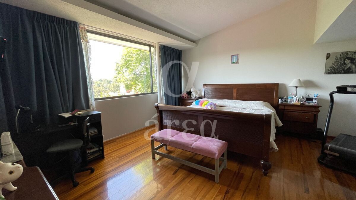 OPORTUNIDAD! Casa para remodelar en esquina dentro del Triángulo Dorado