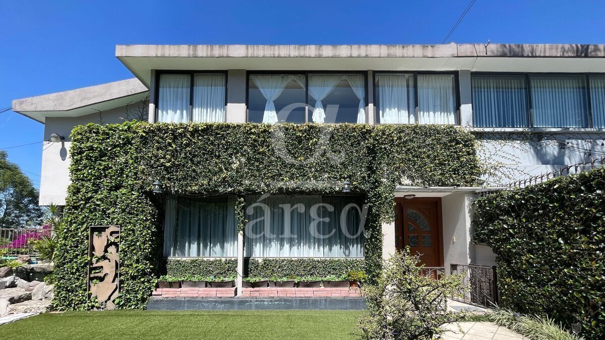 OPORTUNIDAD! Casa para remodelar en esquina dentro del Triángulo Dorado