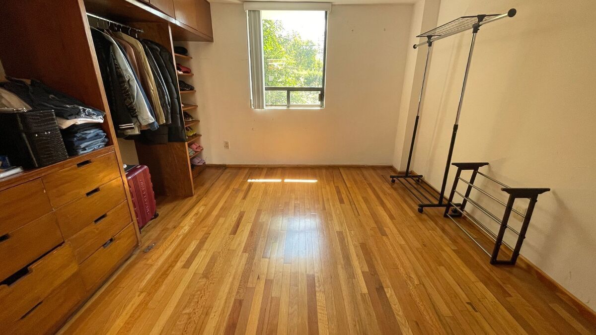 OPORTUNIDAD! Casa para remodelar en esquina dentro del Triángulo Dorado