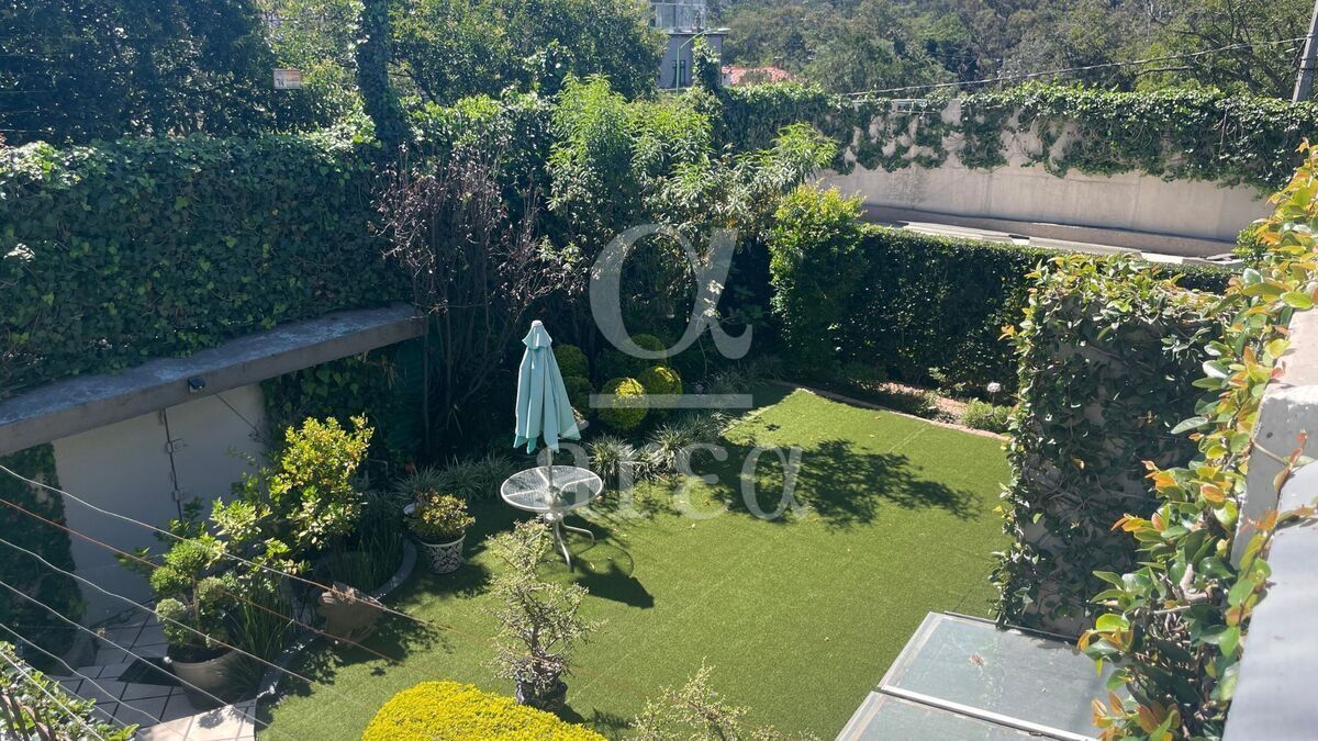 OPORTUNIDAD! Casa para remodelar en esquina dentro del Triángulo Dorado