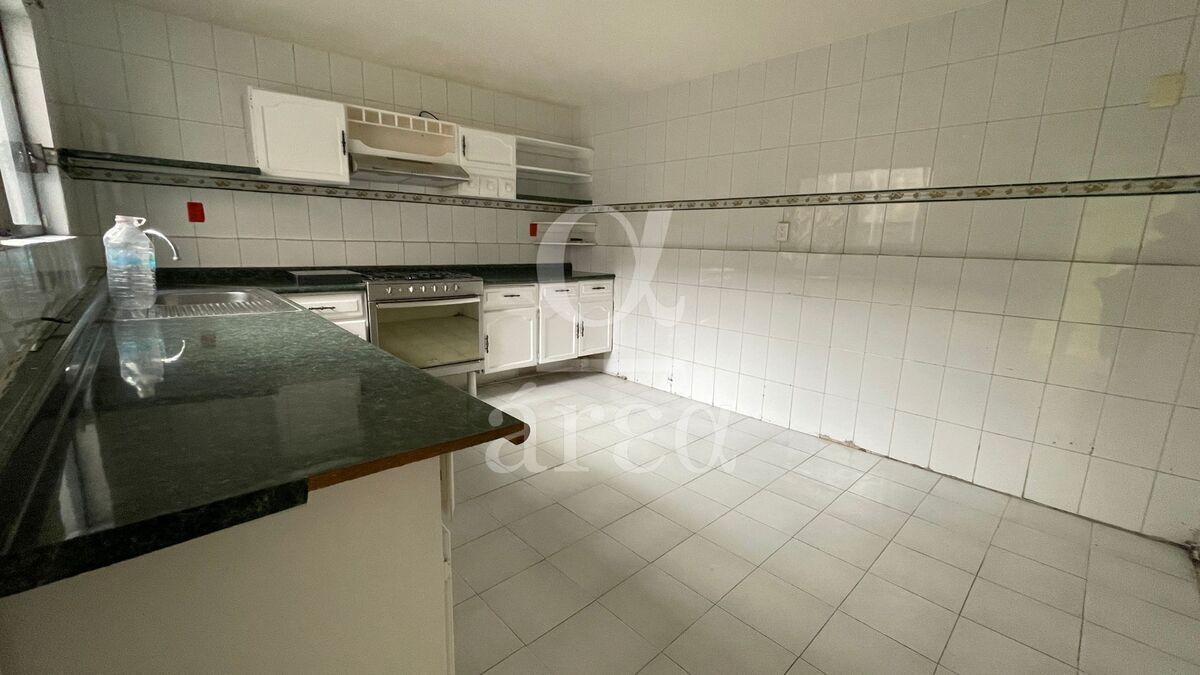 OPORTUNIDAD! Casa para remodelar en esquina dentro del Triángulo Dorado