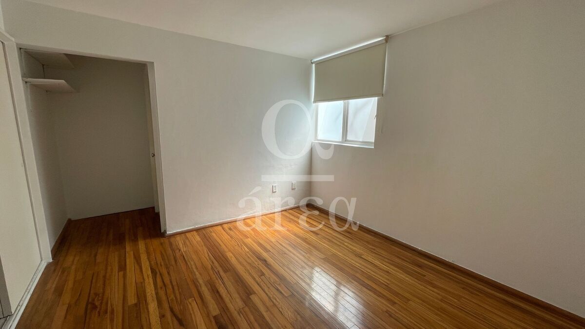 OPORTUNIDAD! Casa para remodelar en esquina dentro del Triángulo Dorado