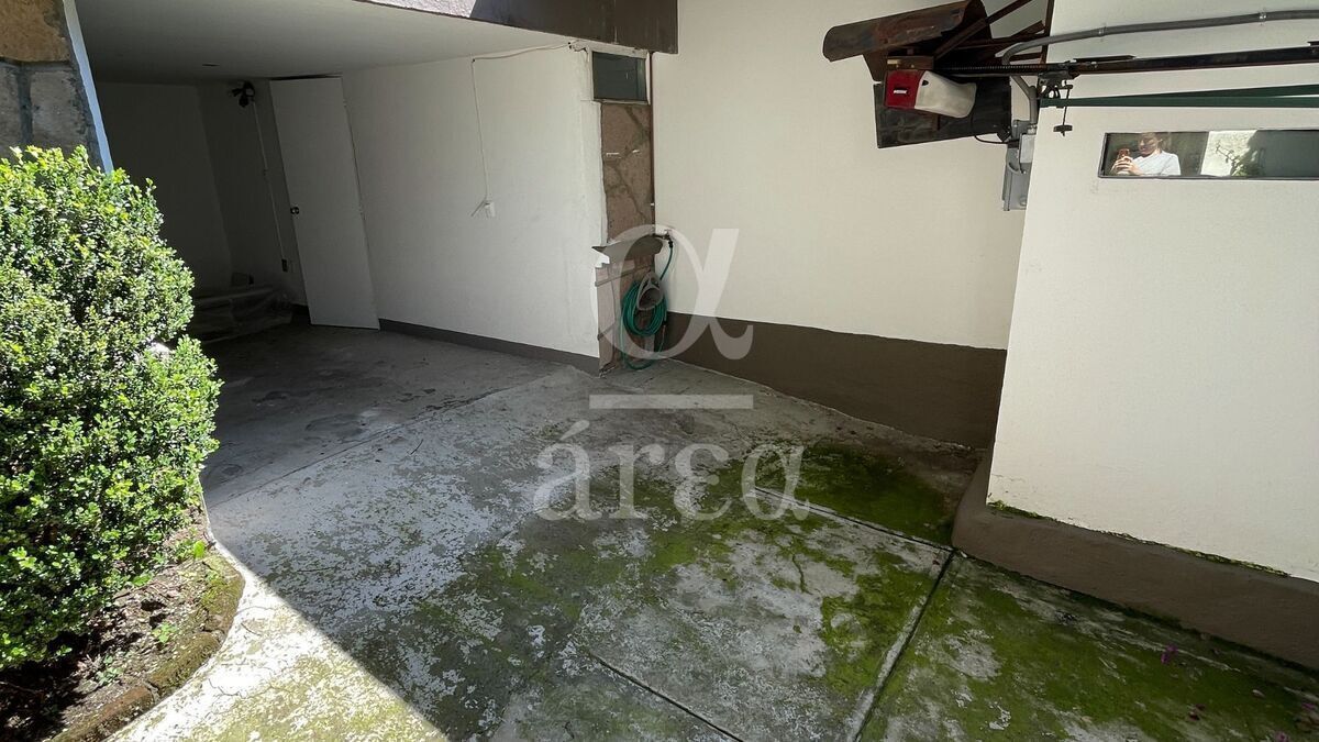 OPORTUNIDAD! Casa para remodelar en esquina dentro del Triángulo Dorado